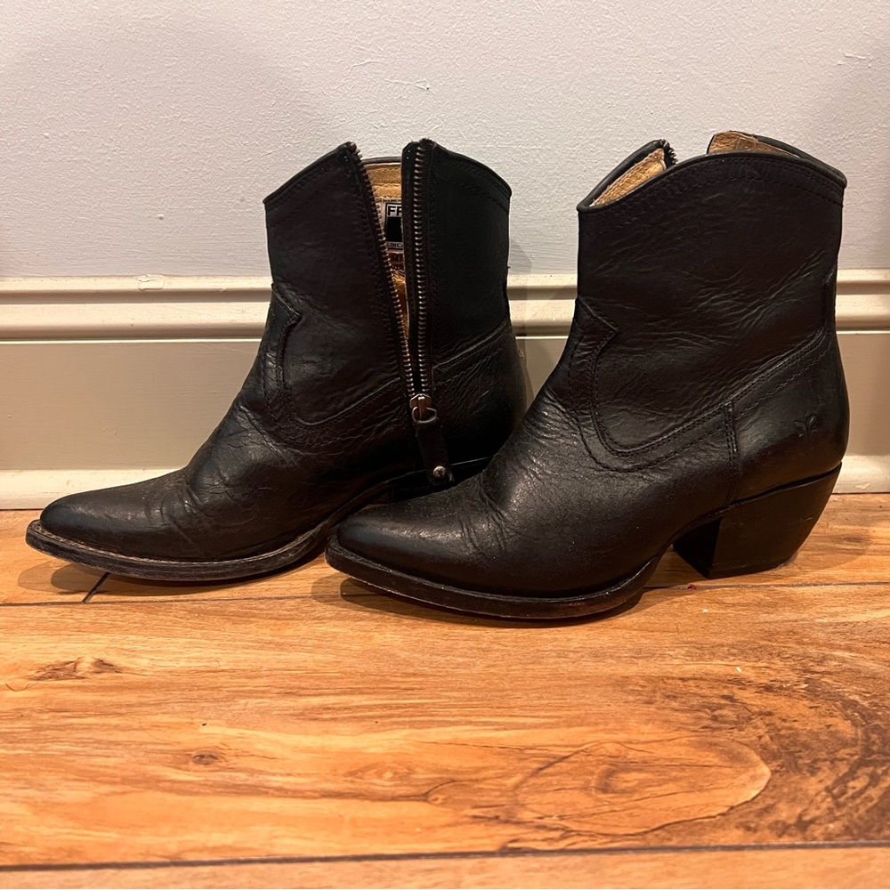FRYE sacha western snip toe cowboy booties